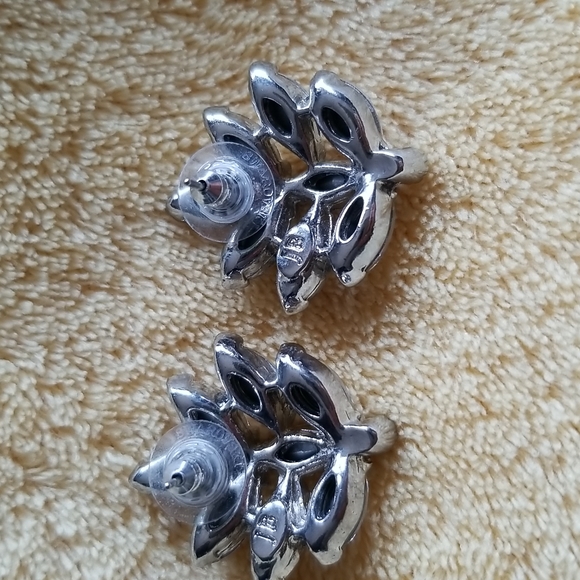 Jeanne Beker Crystal pierced earrings - Picture 7 of 14